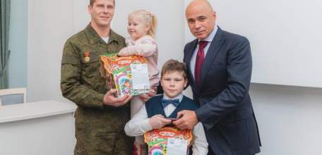 ИГОРЬ АРТАМОНОВ: «ВСЕ ДЕТИ ЛИПЕЦКИХ ЗАЩИТНИКОВ ПОЛУЧАТ НОВОГОДНИЕ ПОДАРКИ»