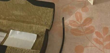 У 74-летней пенсионерки украли 50 000 рублей и золотые сережки в Елецком районе.