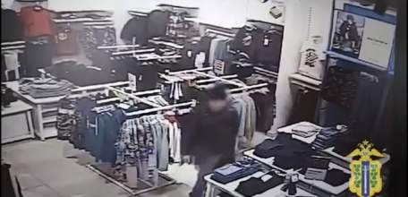 В Ельце сотрудниками полиции установлен мужчина, похитивший женскую куртку из магазина