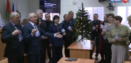 Бюджет, устав и ёлка желаний: депутаты провели очередную сессию городского Совета