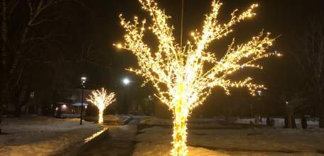 Вечерний Елец в фотографиях. Настроение праздника у многих людей отсутствует