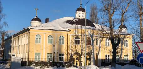 Солнечный день в Ельце радует расчищенными от снега тротуарами по улице Коммунаров