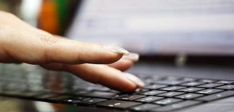 Ельчанка хотела заработать на инвестициях и перевела мошенникам 1,1 миллиона рублей