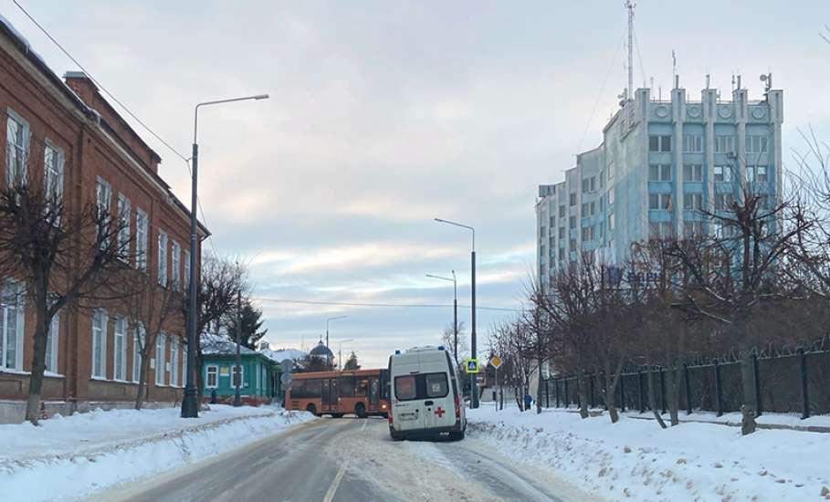 В Ельце у машины «скорой» на ходу отвалилось колесо