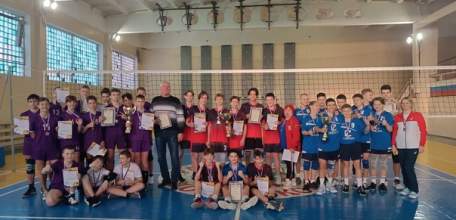 С 19 по 21 января в спорткомплексе "Локомотив" города Ельца состоялся Открытый областной турнир по волейболу