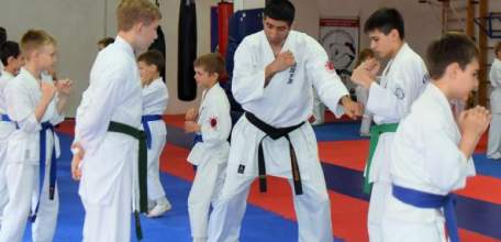 В ЕЛЬЦЕ ОТКРЫЛИСЬ БЕСПЛАТНЫЕ ЗАНЯТИЯ ПО КАРАТЭ