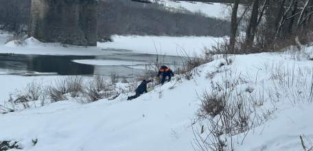 В Ельце спасатели оказали помощь рыбаку, которому стало плохо на льду
