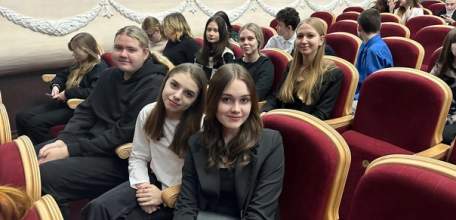 31 января в рамках проекта "Пушкинская карта" обучающиеся школ города посетили Драматический театр "Бенефис"