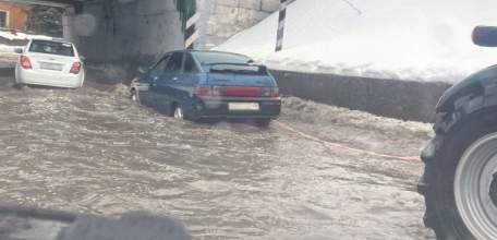 Тоннель под железной дорогой в Ельце превратился в реку