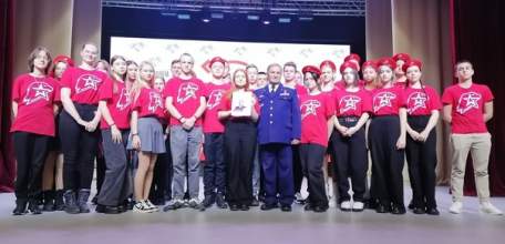 Сегодня в Доме культуры железнодорожников в рамках Всероссийского проекта "Диалоги с Героями" состоялась встреча молодёжи с Героем советского Союза