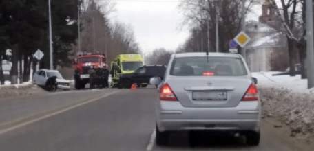 В Ельце столкнулись «двенадцатая» и «Нива Шевроле»