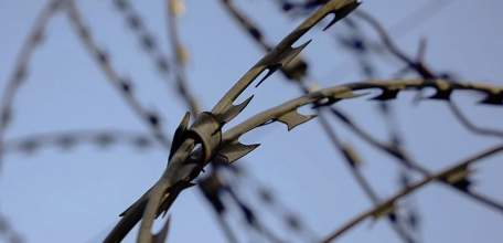 21-летний ельчанин проведёт 2,5 года в колонии за нападение на мужчину с металлическим прутом