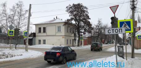 Внимание администрации Ельца! Светофор не работает на перекрёстке улиц Комсомольская-Свердлова!
