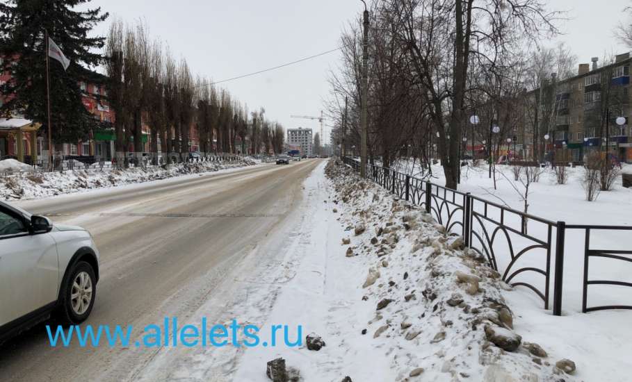 Жители Ельца жалуются на администрацию города! Грязный снег у обочин дорог не вывозится с начала зимы! Ситуация повторяется ежегодно, мер не принимают.