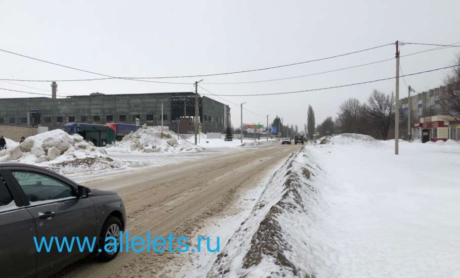 Жители Ельца жалуются на администрацию города! Грязный снег у обочин дорог не вывозится с начала зимы! Ситуация повторяется ежегодно, мер не принимают.