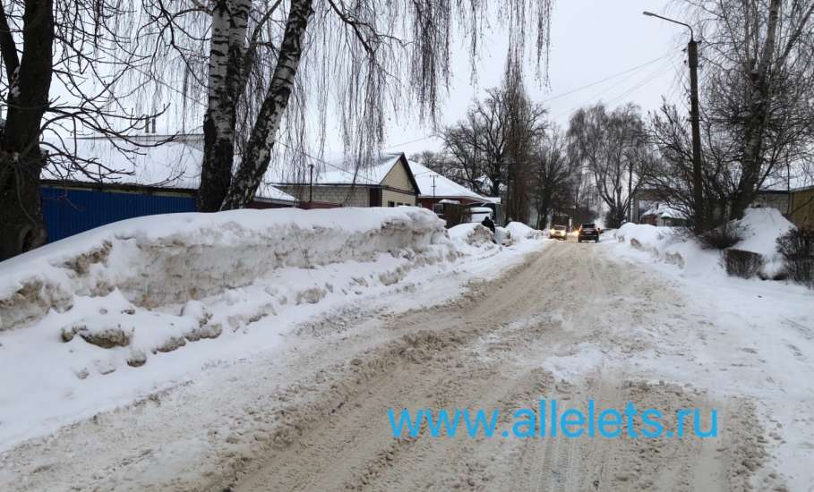 С улицы Льва Толстого в Ельце снег никуда не вывезен!
