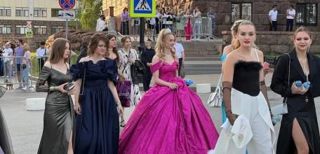 Стали известны даты последних звонков и выпускных вечеров в школах