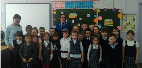 &laquo;Крепкая семья &ndash; счастливый ребёнок&raquo;: прокуратура Ельца на классном часе в школе