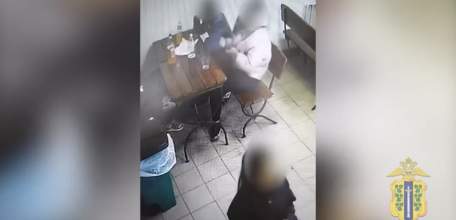 19-летнюю ельчанку судят по обвинению в краже денег со счёта иностранного студента