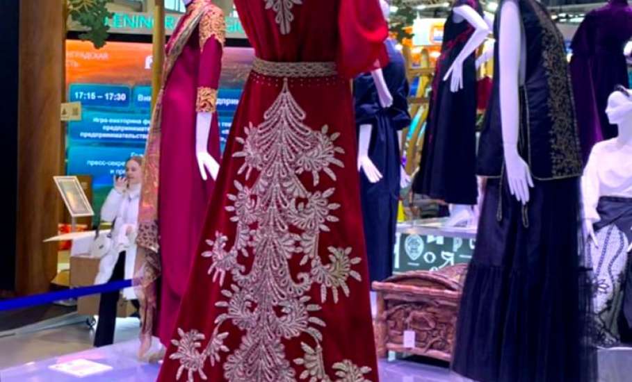 Дизайнерские наряды с елецкими кружевами можно увидеть на выставке «Россия»