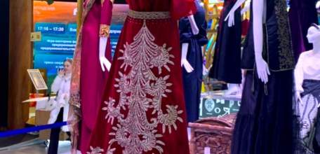 Дизайнерские наряды с елецкими кружевами можно увидеть на выставке «Россия»
