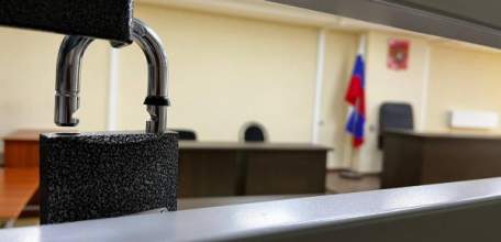 ЕЛЬЧАНКА ДВАЖДЫ УДАРИЛА НОЖОМ СВОЕГО ГОСТЯ