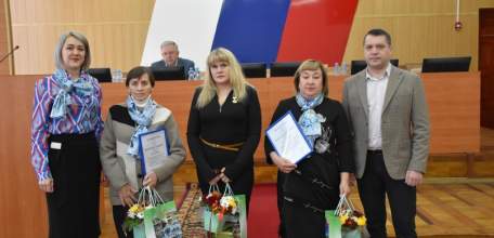 В преддверии 8 Марта Почетными грамотами общероссийской общественно- государственной организации "Союз женщин России" награждены ельчанки