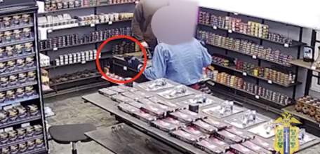 В Ельце полицейские задержали подозреваемого в совершении разбойного нападения в торговом павильоне