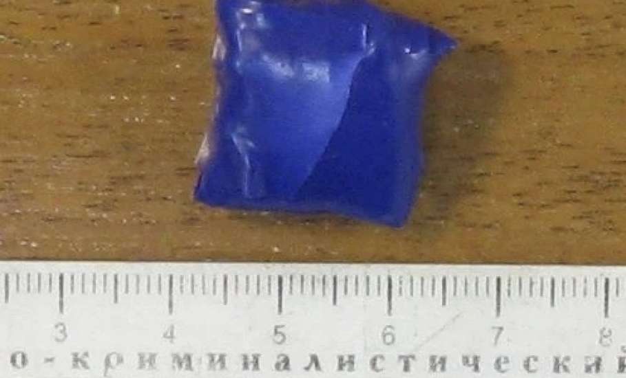 Обмотанный синей изолентой пакет с наркотиками обнаружен у прохожего в Ельце