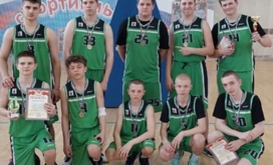 Спортсмены из Ельца приняли участие в баскетбольном турнире, который прошёл в Борисоглебске