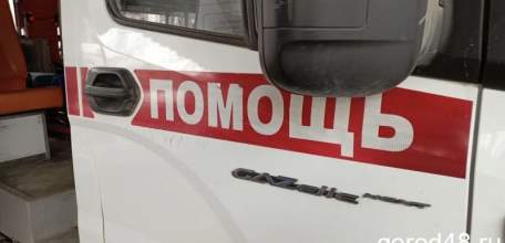 Похоронившая мать ельчанка судилась с больницей, а её сожитель разбил монтировкой машины у дома врача