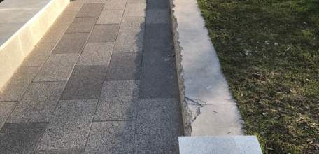 Недоделанный за годы сквер Бунина в центре Ельца продолжает разваливаться на глазах!