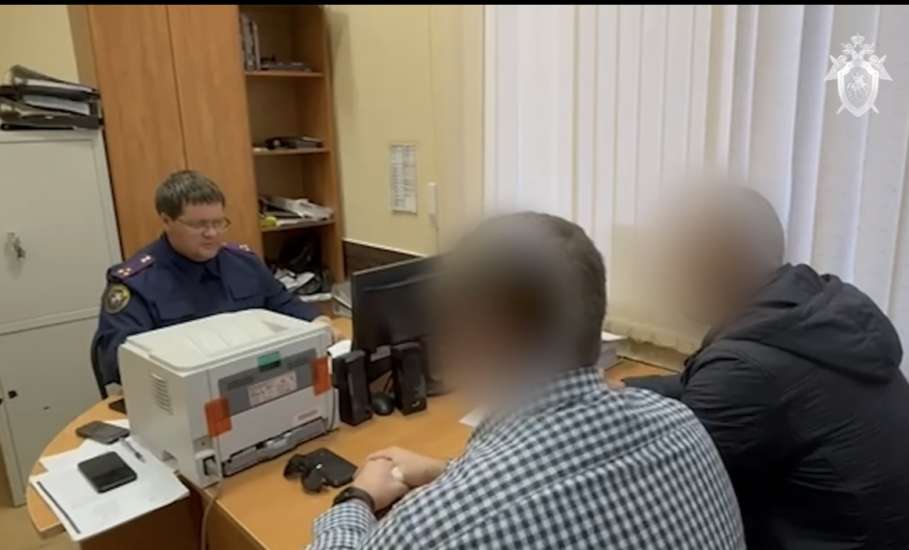 В Ельце завкафедрой высшего учебного заведения подозревается в мошенничестве с банковскими картами студентов