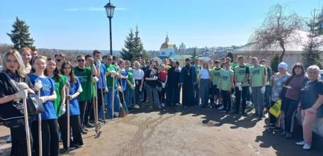 В Знаменском женском монастыре молодёжь Ельца потрудилась