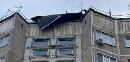 В ЕЛЬЦЕ НЕСКОЛЬКО ДОМОВ ПОВРЕЖДЕНЫ УРАГАННЫМ ВЕТРОМ