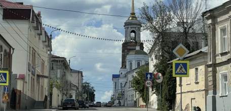 Ельчанка пожаловалась на огромные ямы на дороге по улице Стадионной: дело дошло до суда