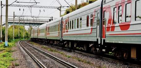 Пассажир опоздал на поезд во время остановки и угнал машину в Ельце