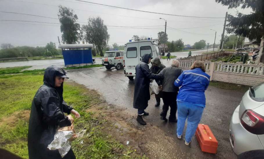 В Измалковском районе спасатели пришли на помощь водителю, которому стало плохо в пути