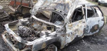 23-летний ельчанин сжег доставшуюся после развода жене машину!