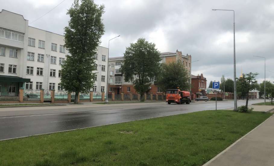 Угодивший в дорожную яму водитель отсудил более 335 900 рублей