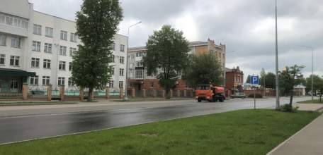 Угодивший в дорожную яму водитель отсудил более 335 900 рублей