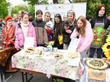 В Ельце уничтожают намеренно здоровые деревья!Новости