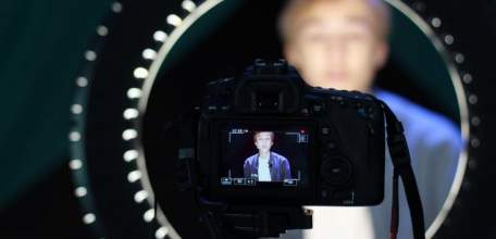 ЕЛЬЧАНИН ПРОШЕЛ ВО ВТОРОЙ ТУР ПРОСЛУШИВАНИЙ В ГИТИС ПОСЛЕ ОНЛАЙН-ОТБОРА