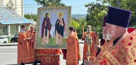 В ЕЛЬЦЕ ПРОШЕЛ КРЕСТНЫЙ ХОД В ЧЕСТЬ РАВНОАПОСТОЛЬНЫХ БРАТЬЕВ КИРИЛЛА И МЕФОДИЯ