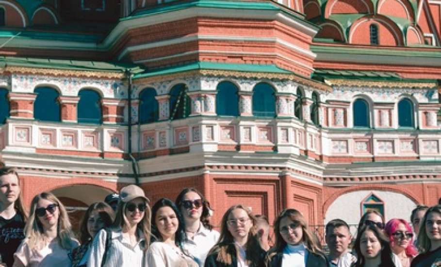 24 мая студенты института филологии и межкультурной коммуникации отправились на увлекательную экскурсию в Москву