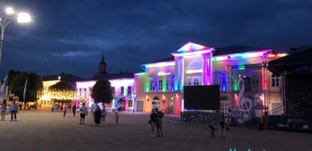 Путину пожаловались на "гей-нацизм" в Ельце из-за разноцветных лампочек!