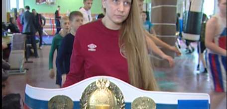 Ельчанка Алёна Башмакова стала двукратным чемпионом России по кикбоксингу