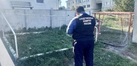 По делу о падении футбольных ворот на ребенка судят главу сельского поселения Елецкого района