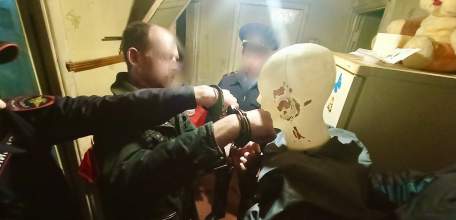 В Краснинском районе местный житель обвиняется в смертельном избиении соседки и нанесении побоев сожительнице