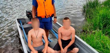 В Ельце спасатели Управления спасли двух подростков, у которых лопнул надувной круг